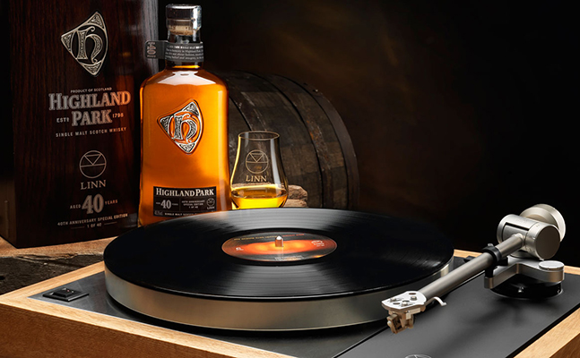 You are currently viewing <!--:fr-->Pleins feux sur : Vinyl Adikt de Linn<!--:-->