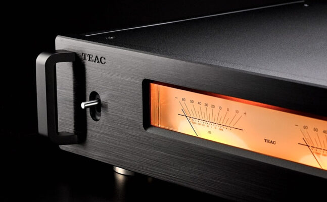 Lire la suite à propos de l’article Préampli-lecteur réseau UD-701 et ampli AP-701 de TEAC